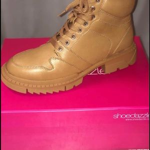 Women’s Size 8 Anywhere Lug Sole Sneaker Boot. Shoedazzle Rita Ora Collection
